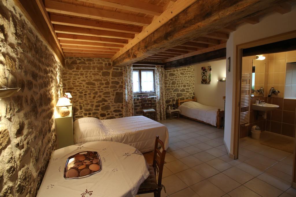 Bed and Breakfast Ferme Cidricole Hugues Desfrieches Sainte-Marguerite-de-Carrouges Номер фото
